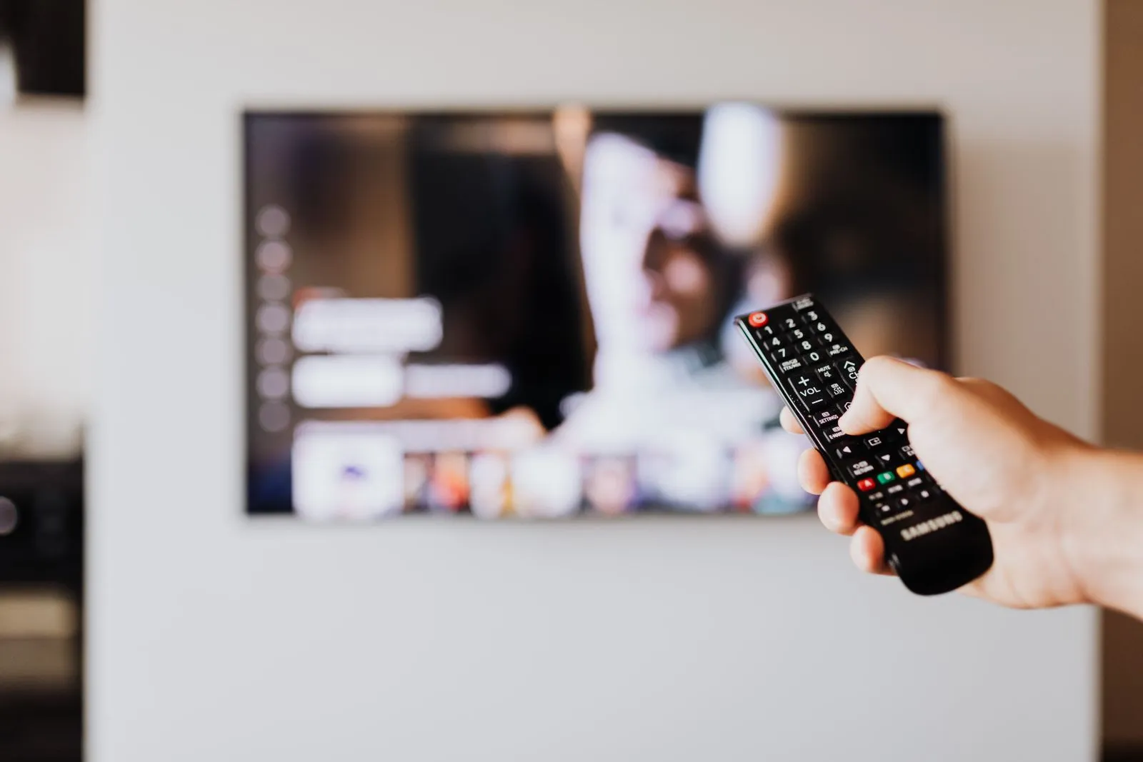 Einrichten eines Smart TVs und Sendersuchlauf